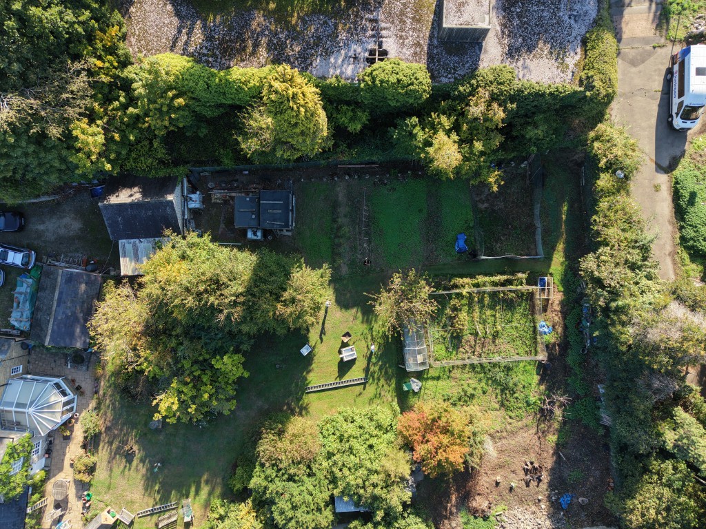 Lot: 67 - SITE WITH PLANNING FOR DETACHED HOUSE - Site with planning three